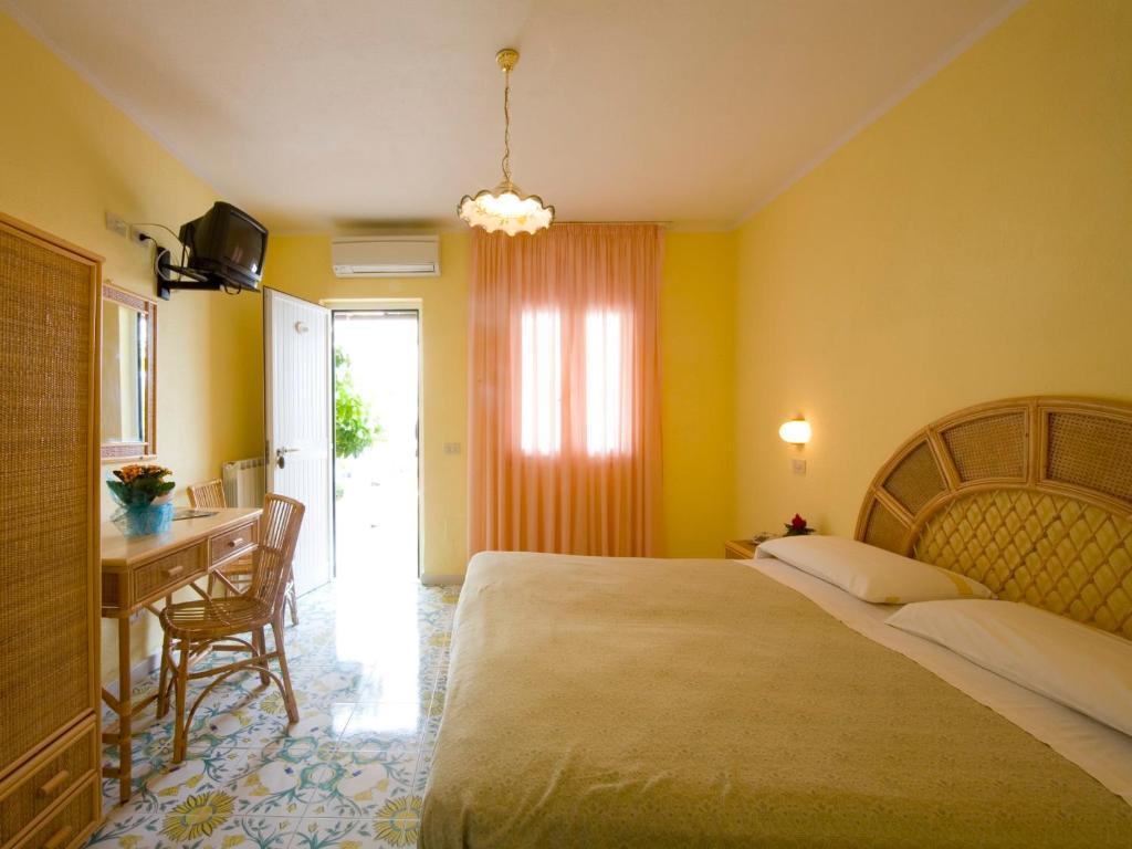 Hotel Terme Fiola Casamicciola Terme Room photo